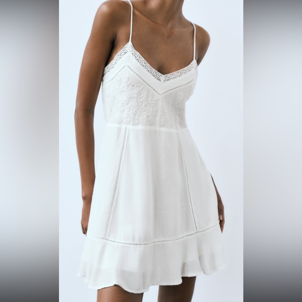 Zara White SHORT EMBROIDERED DRESS - size XS